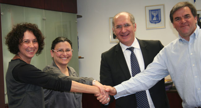 מימין: טל הרמתי, סגן בכיר לחשבת הכללית; דורון כהן, ממלא מקום מנכ"ל משרד האוצר; עו"ד רו"ח מיכל עבאדי-בוינג'ו, החשבת הכללית במשרד האוצר; וכרמלה אבנר, הממונה על התיקשוב הממשלתי. צילום: יעל בן שמחון, דוברות משרד האוצר