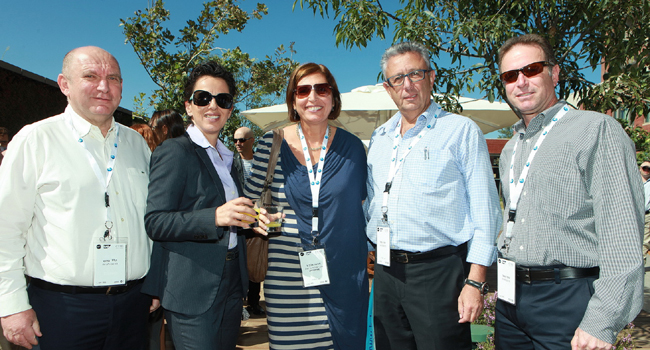 מימין: עופר שגב, נשיא ומנכ"ל נס טכנולוגיות; זוהר פרל, נס טכנולוגיות; פנינה ארביב, מכבי שירותי בריאות; סתוית נבון, מנכ"לית סאפ ישראל; הלל גרוס, נס טכנולוגיות