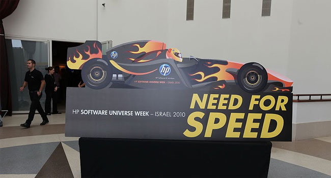 השלט שקיבל את פני הבאים לכנסים