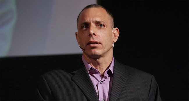 לארץ הגיע לרגל שרשרת האירועים, רונן ערמון, סגן נשיא בכיר בקבוצת התוכנה של HP העולמית. ערמון היה בכיר במרקורי (Mercury) הישראלית, ולאחר שזו נרכשה על ידי HP במחצית העשור, עבר למטה HP העולמית, שם הוא אחראי לתחום מיטוב הטכנולוגיה העסקית