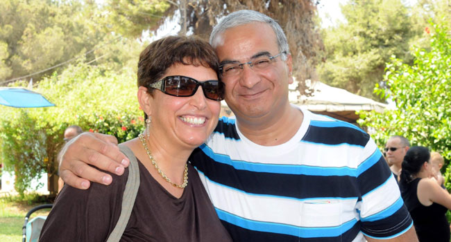 הילדים כבר גדולים אז ההורים מביאים את עצמם, כמו למשל פנינה ארביב, מנהלת היישומים בשירותי בריאות כללית, והרצל, בעלה, סמנכ"ל מוטורולה סלולר 