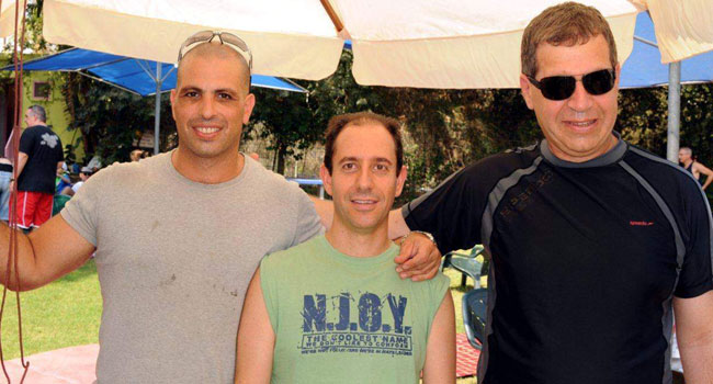  ניצפה משולש משתמשים: עופר ויסברג, מנמ"ר מכבי שירותי בריאות, אלי קרקו, מנהל מחלקת תמיכה במכבי שירותי בריאות ואורן קלר, מנהל התשתיות בקבוצת ברן