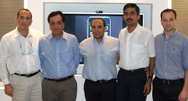 zipi-redmatch מימין: רועי אריאלי, סמנכ"ל כספים רדמאץ', עמית גרג, מנכ"ל פיירפליי, יגאל קורח, סמנכ"ל טכנולוגיות רדמאץ', רג'יב וורמה, מנכ"ל Hindustan Times Media, דניאל אבידור, מנכ"ל רדמאץ'