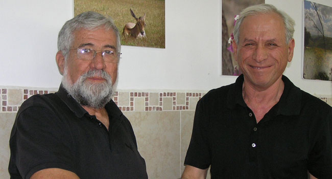  מימין: זהר זיסאפל, יו"ר רד ועמרם מצנע, ראש מועצת ירוחם, בפתח מרכז המחשבים החדש