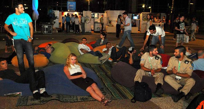 המתחם המרכזי של iPhoneCity. נהנים על הפופים