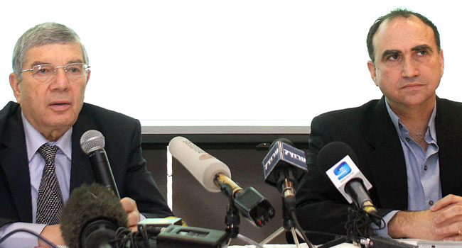 מימין: יוסי מטיאס - מנהל המו"פ של גוגל בישראל ואבנר שלו - יו"ר יד ושם. צילום: ניב קנטור
