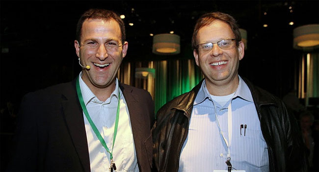 zipi-21 מימין: נתי אברהמי, מנכ"ל קבוצת יעל - משווקת גוגל אנרטפרייז בישראל, וברק רגב, מנהל תחום האנטרפרייז בגוגל ישראל, דרום אפריקה ויוון