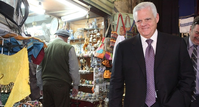 טוצ'י מבקר בשוק בירושלים