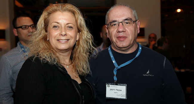 מימין: אנטולי וייסמן - מנהל אגף תשתיות ואינטגרציה בפרטנר, וריקי אביב - מנהלת חטיבת ה-ES ב-HP ישראל