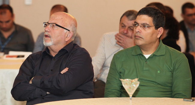 מימין: יגאל נאור - מנהל הטכנולוגיות בלאומי קארד ומאיר שור - CTO בנק לאומי