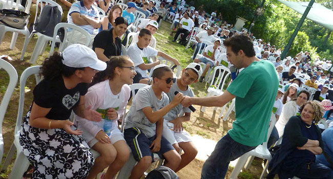 עודד פז מקפיץ את הקהל