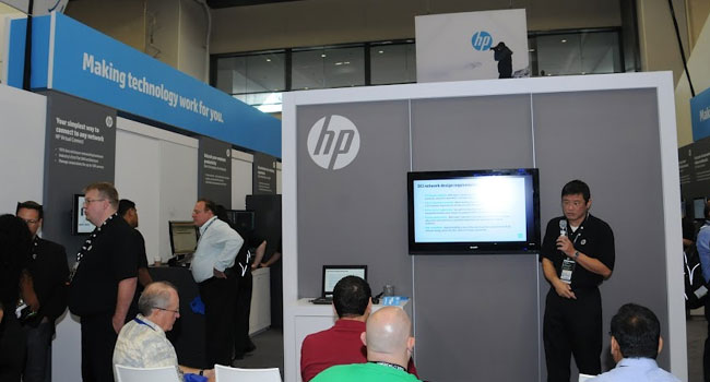 HP היא יצרנית הענק והשותפה הגדולה ביותר של VMware. גם היא מריצה מצגות ומחלקת חולצות בביתנה המרכזי בתערוכה 