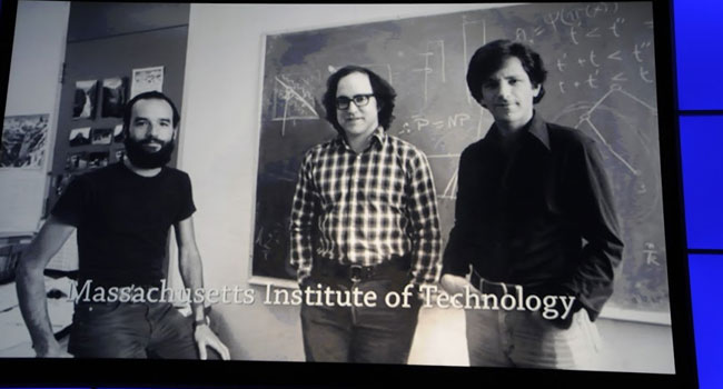 שלושת מייסדי RSA נפגשו כסטודנטים ב-MIT בארה"ב בשנות השבעים. ב-1977 הם פיתחו את אלגוריתם ההצפנה במפתח ציבורי החזק ביותר עד היום, הנושא את ראשי תיבות שמם והמשמש את עולם האבטחה גם בימים אלו. ב-1982 הקימו את RSA ופרשו ממנה ב-2007. מימין: לאונרד אדלמן, רונלד ריבסט ועדי שמיר. מכאן RSA היא המובילה העולמית בהגנה מוצפנת