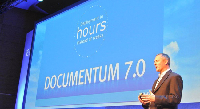ריק דבנוטי, נשיא חטיבת ה-IIG ב-EMC, על הבמה בכנס Momentum Europe 2012 בווינה. צילום: פלי הנמר