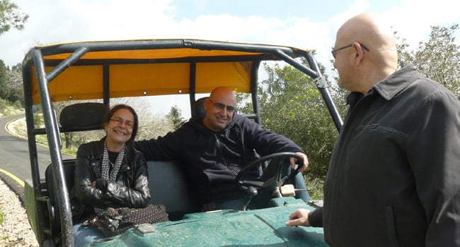 מימין: רני רוגל, יו"ר דורן תקשורת; יניב כהן, יועץ תקשורת; ואורית זרובבל, סמנכ"ל