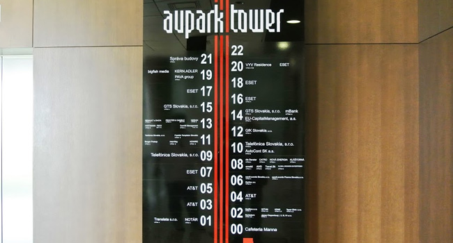 ל-ESET יש ארבע קומות (7,16,17,18)  במגדל AUPARK. סך הכל עובדים במטה זה 400 מתוך 900 עובדי החברה בעולם
