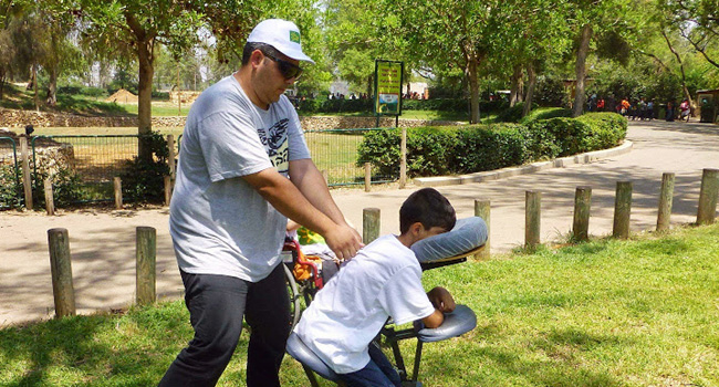 לאורך כל האירוע זכו האורחים לעיסויים מפנקים ממעסים עיוורים מעמותת "ידיים רואות"