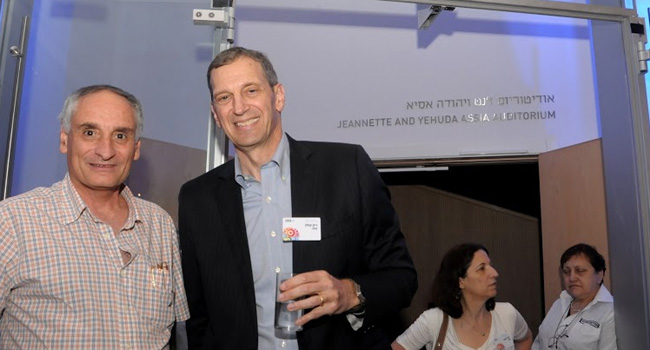 ריק קפלן (מימין) - מנכ"ל יבמ ישראל, לצד רמי סרטניף - מנמ"ר התעשייה האווירית