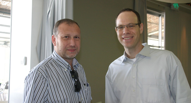 מימין: תומר צוקר, מנהל השיווק של חטיבת מערכות וטכנולוגיות ביבמ; ודניאל זינטר, CISO במנורה מבטחים