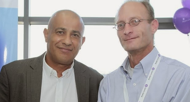 מימין: דני קריבו, סמנכ"ל המשרד לביטחון פנים; ושלום קרניאל, מנהל מכירות המגזר הצבאי באלקטל-לוסנט ישראל