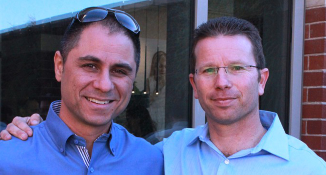 מימין: ניר שטוב, מנהל שותפים עסקים ב-CA Technologies ישראל, לצד אופיר חזות, סמנכ"ל מיקור חוץ בקבוצת יעל