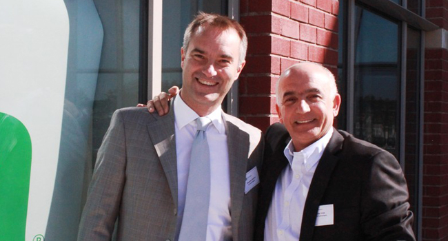 מימין: מאיר עמור, מנכ"ל CA Technologies ישראל, לצד אנדריאה דוסנה, סגן נשיא בכיר לשותפים באזור EMEA