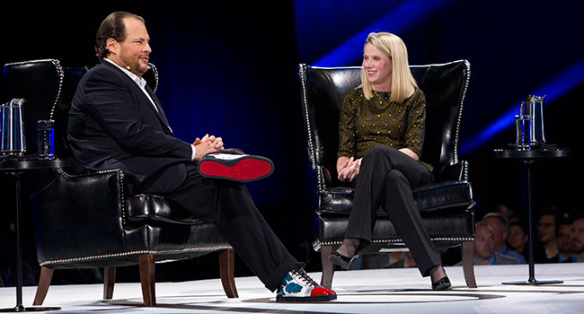 מריסה מאייר - מנכ"ל יאהו! (מימין), עם מארק בניוף - מנכ"ל Salesforce.com, על הבמה ב-Dreamforce 2013
