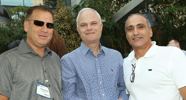  נציגי VMware. מימין: נחום כהן, מנהל תיקי לקוחות ביטחון; רענן ביבר, מנכ"ל הפעילות בישראל; ושמוליק אנטבי, מנכ"ל הפעילות האזורית