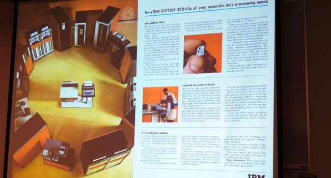 פרסומת של יבמ מאפריל 1964 במגזין Datamation (שכבר לא יוצא לאור שנים רבות) עת הוכרזה משפחת מחשבי S/360 שיצרה את עולם המיחשוב הארגוני-IT במו ידיה. בפרסומת מוזכרת עוד אחת מאבני הדרך של המיינפריים: בפעם הראשונה אותה מערכת מחשב ביצעה גם חישובים מסחריים וגם חישובים מדעיים 