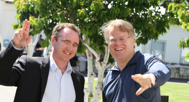 מימין: רוברט סקובל, הבלוגר שמשך את רוב תשומת הלב; וג'וליאן בלין האמריקאי, אחד מיוזמי כנס Wearable tech Israel, אליו הגיע סקובל