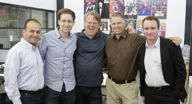 מימין: ג'וליאן בלין; אורי אדוני - שותף ב-JVP; רוברט סקובל; ניר קוריס; ויואב צרויה, שותף JVP