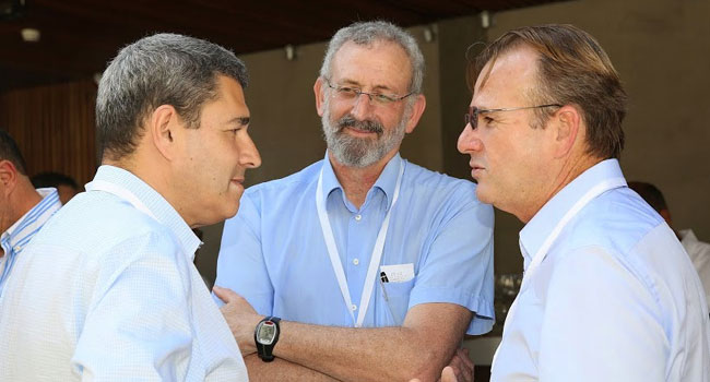 מימין: ערן אלראי, מנכ"ל Software AG  ישראל; יואל נהרי, מנהל אגף שירות, יבמ; ומוטי גוטמן, מנכ"ל מטריקס