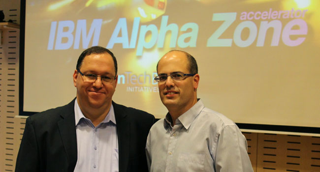 מימין: ד"ר אבי חסון, המדען הראשי במשרד הכלכלה, שנשא דברים באירוע, ודרור פרל, מנהל Global Technologu Unit, יבמ ישראל