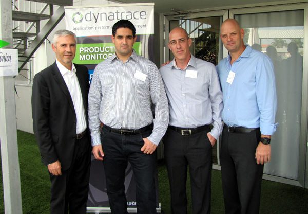 מימין: אמיר הראל, סמנכ"ל במטריקס; גיל גבעתי, מנהל מוצרי Dynatrace במטריקס; אורי כהן, מומחה ביצועים במעבדת הפיתוח של NCR (ריטליקס) בישראל; וג'ורג' לונגו, מנהל אזור EMEA ב-Dynatrace