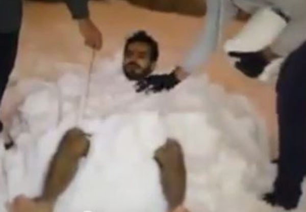 כשלג דאשתקד. איהאב יוסף מתכסה באתגר השלג. צילום מסך מתוך סרטון היוטיוב