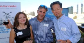 מימין: מייקל ני, מנהל השיווק של אוונגייט; אלון מעין, מנהל הפעילות בישראל; ואואנה רביצייה, אחראית מכירות