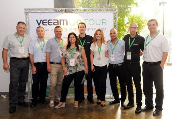 מימין: אבי שוורץ, Arrow; אורי טבנצ'יק, Veeam; גילרון צארום, זברה; רויטל אוחיון, זברה; ליאור חן, זברה; יקי שאלתיאל, HP; וצביקה רוזנפלד, HP