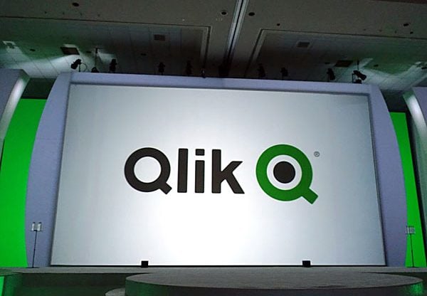 הכרזה על רכישה בכנס של Qlik. צילום: פלי הנמר