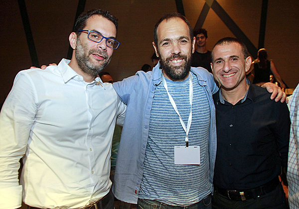מימין: אילן יהושע, מנכ"ל Arrow ECS ישראל; עמוס רוזנבויים, סמנכ"ל הטכנולוגיות של אואזיס; ותומר שרון, מנכ"ל אואזיס