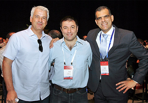 מימין: אלון בן צור, מנכ"ל בינת תקשורת מחשבים; רון שבילי, ה-CTO של סלקום; ואייל אילוז, מנכ"ל PHI. צילום: ניב קנטור