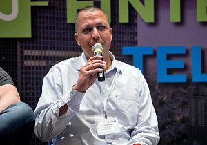 דודו מימרן, מנהל טכנולוגיות ראשי במעבדת החדשנות דויטשה טלקום ישראל. צילום: תומר פולטין