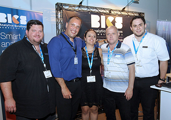מימין: גדי רחלזון, מנהל פעילות SAP Business One בסאפ ישראל, עם צוות BICS בחברה - אור בן פורת, שלומי וייס, נתנאלה עמיר ואדיר אורן. צילום: ניב קנטור