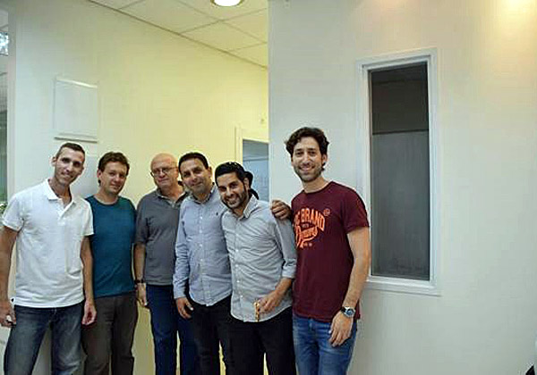 מימין: אמיר גלעד, ילון מדר, אורן בסון, רני רוגל, דן מייזליש ושי שנקמן. צילום: אולמדיה