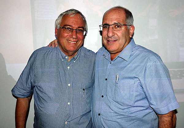 גפנר עם גדי כהן, סמנכ"ל משאבי אנוש, שהיה בעבר מנהלו בכללית. צילום: אברהם לודוויק