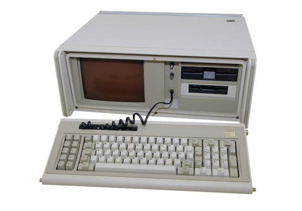 ה-IBM Portable Personal Computer. צילום: הוברט ברבריך, מתוך ויקיפדיה