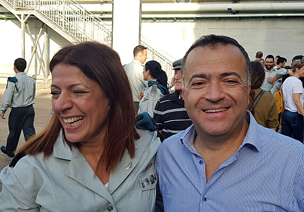 מימין: דן טולדנו, מנכ"ל רד-האט ישראל; ואל"מ טליה גזית, המפקדת הפורשת של ממר"ם; צילום: פלי הנמר