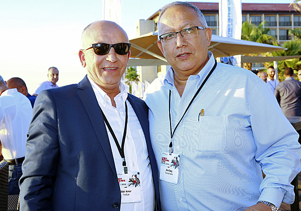 מימין: אריה דרעי, מנהל זרוע הטכנולוגיות של בנק דיסקונט, ומאיר עמור, מנהל פעילות FireEye בישראל. צילום: ניב קנטור