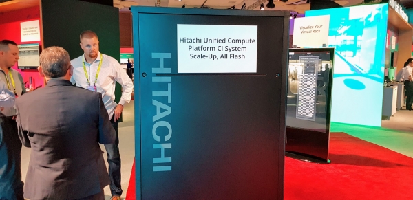 תצוגת מערכות Hitachi Unified Compute Platform CI (ר"ת UCP CI). צילום: פלי הנמר
