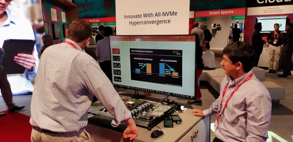 תצוגת מערכת ה-NVMe hyperconverged בתערוכה בכנס NEXT 2018. צילום: פלי הנמר