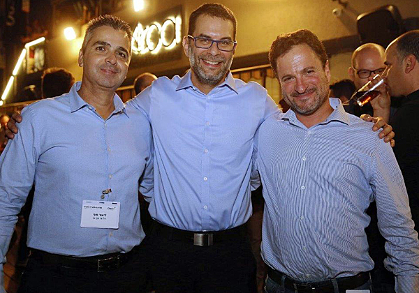 מימין: אורן שגיא, מנכ"ל סיסקו ישראל; תומר שרון, מנכ"ל אואזיס; וליאור פוני, מנכ"ל Dell-EMC ישראל. צילום: ניב קנטור